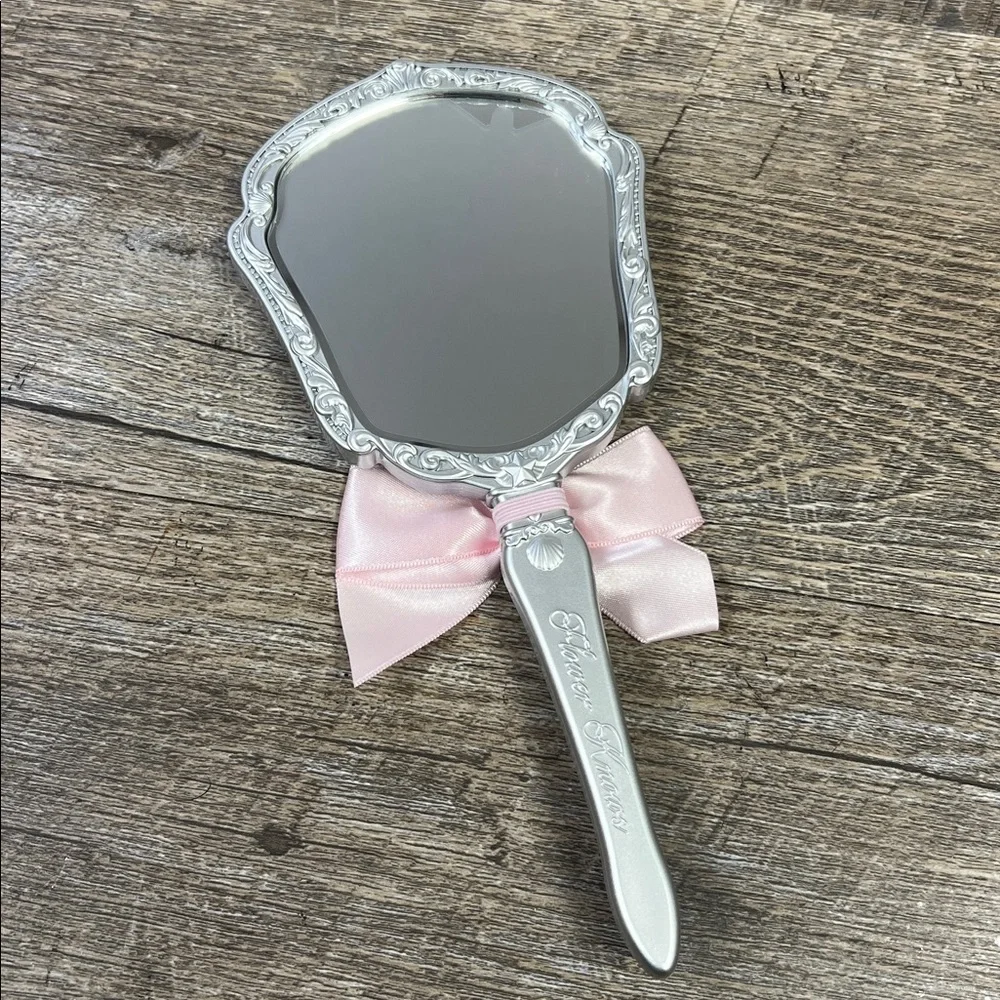 🩰 Flower Knows Mermaid Shell Hand Mirror – Pink & Silver
